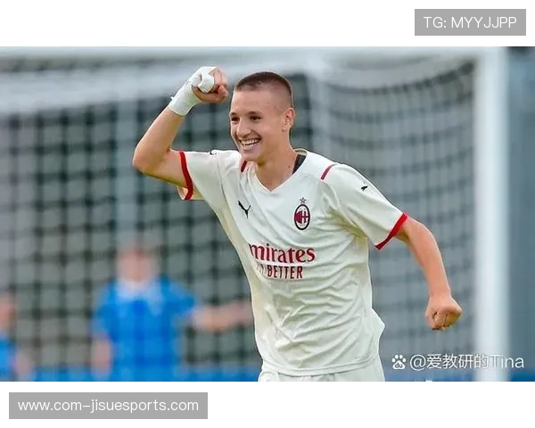 身高1米8的足球球星有哪些他们的表现如何在球场上展现优势